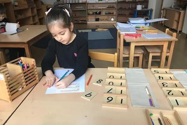 Ataşehir Mavi Şapka Montessori - Okul - İstanbul Ataşehir