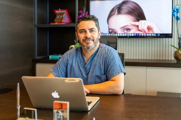 Doç. Dr. Korhan Fazıl | Göz Kapağı Estetiği | Göz Sulanması | Göz Kapak Düşüklüğü | Orbita Hastalıkları - Göz Doktoru - İstanbul Eyüpsultan