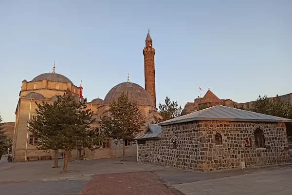 Ebul Hasan Harakani Hazretleri Türbesi - Mezarlık - Kars Akyaka