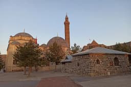 Ebul Hasan Harakani Hazretleri Türbesi