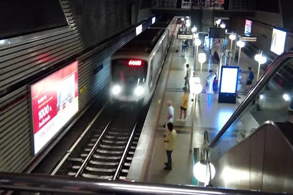 Çankaya Metro Durağı - Metro İstasyonu - İzmir Konak