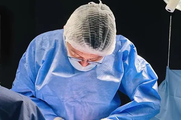 Doç. Dr. Melih Üçer - Beyin ve Sinir Cerrahisi - Beyin ve Sinir Cerrahı - İstanbul Ataşehir