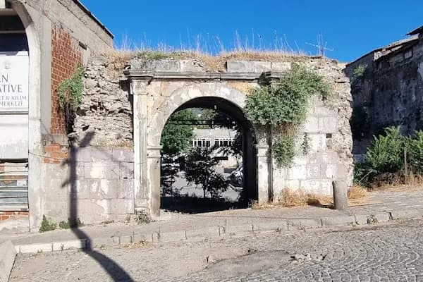 Eski Sinagog - Tarihi Yer - İzmir Bergama