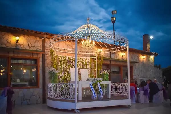 Bergama Caravan Camping - Kamp Alanı - İzmir Güzelbahçe