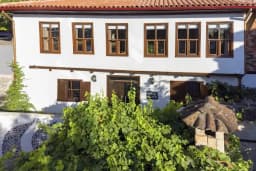 Nills suite villa