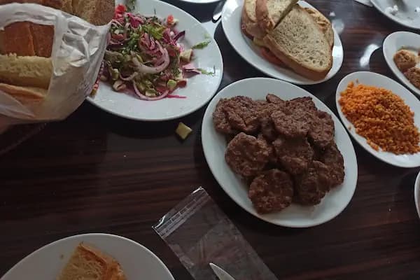Merkez Hasan Usta Köfte Balık - Türk restoranı - Trabzon Akçaabat