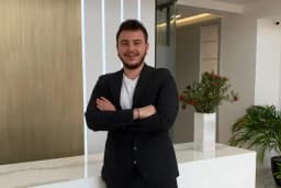 Dt.Burak Irkörücü(Nilüfer Fsm Diş hekimi - Bursa implant tedavisi- estetik gülüş tasarımı-zirkonyum protez uygulaması)