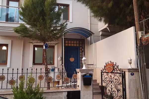 Mutluluk Sanat Atölyesi Yetenek Kursu - Sanat Merkezi - İzmir Konak