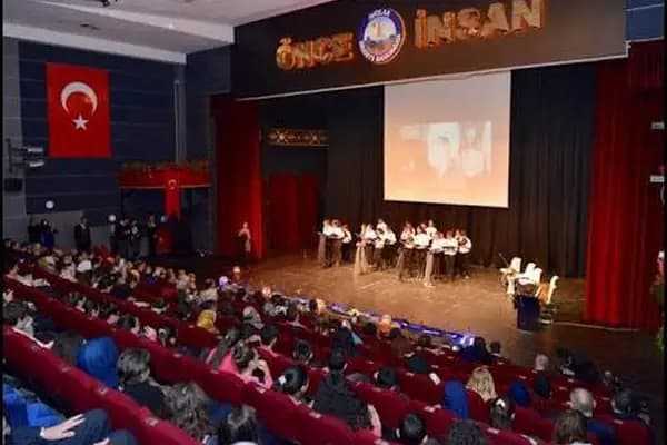 Avcılar Yıldız Kenter Sahnesi - Tiyatro Sahnesi - İstanbul Bağcılar