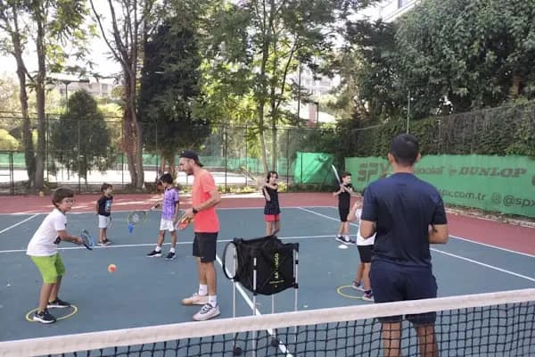 Doga Tenis Akademi - Tenis Kortu - İstanbul Beşiktaş