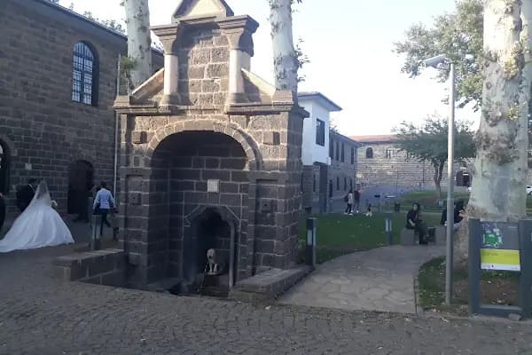 Aslanlı Çeşme - Tarihi Yer - Diyarbakır Sur