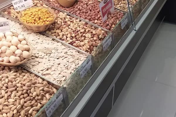 Tuğba Kuruyemiş / Çeşme Alaçatı Şube - Kuruyemişçi - İzmir Çeşme