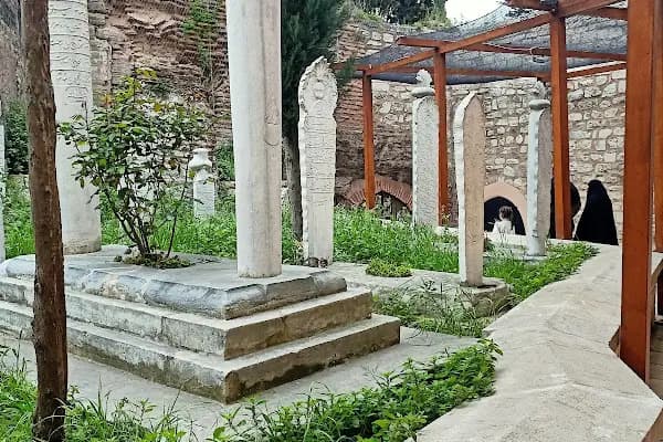Hazreti Ebu Şeybe el Hudri - Mezarlık - İstanbul Adalar