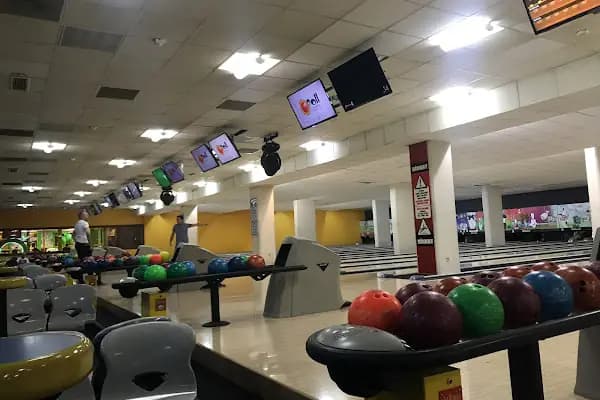 Rollhouse Bowling ve Eğlence Merkezi - Bovling salonu - Ankara Yenimahalle