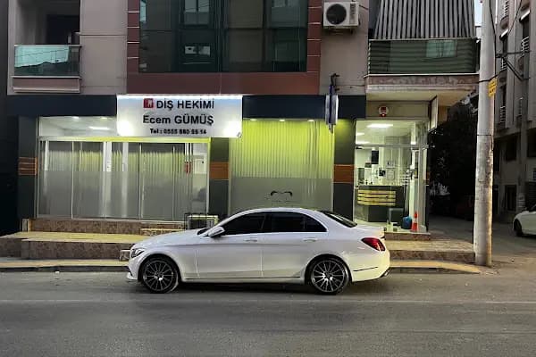 Diş Hekimi Ecem Gümüş - Diş Kliniği - İzmir Buca