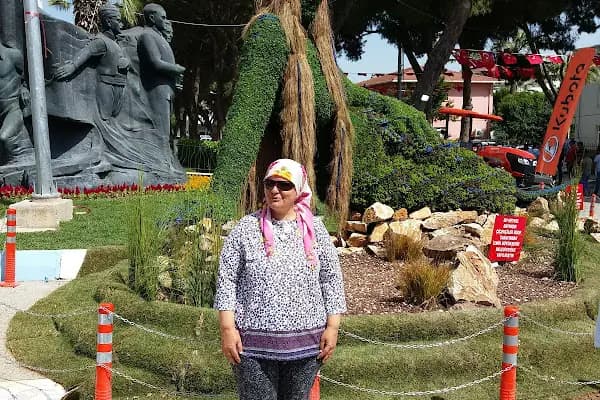 Şehitler Parkı - Park - İzmir Bayındır