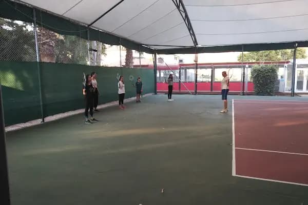 Beyen Tenis Akademisi - Tenis Kortu - İzmir Bayraklı