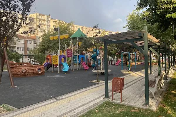 Tğm. Ali Rıza Akıncı Parkı - Park - İzmir Konak