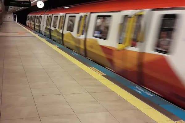 Metro İstasyonu - Metro İstasyonu - İstanbul Bayrampaşa