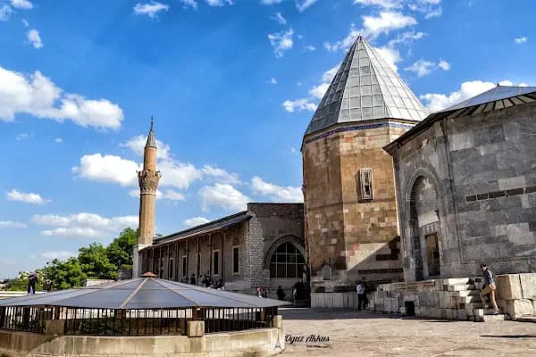 Alaaddin Tepesi Parkı - Tarihi Yer - Konya Selçuklu