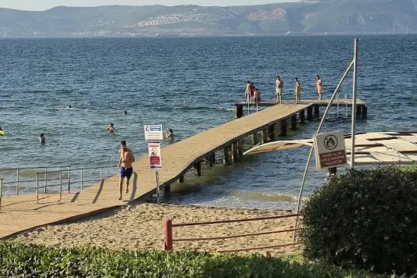 Altınkemer Plajı - Kumsalda Çardak - Kocaeli Karamürsel