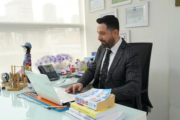 Dr. Öğr Üyesi Uzm. Dr. Fırat Hamidi - Çocuk ve Genç Psikiyatri Uzmanı - Psikoterapist - İstanbul Ataşehir