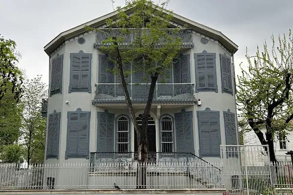 Büyükada Edebiyat Müze Kütüphanesi - Müze - İstanbul Adalar