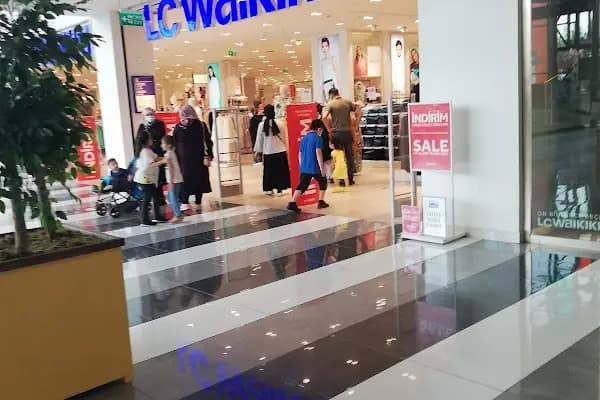 LC WAIKIKI - Giyim mağazası - İstanbul Arnavutköy