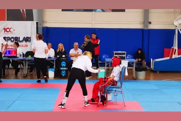 Yeni Bornova Spor Kulübü KİCK BOKS -TAEKWANDO- PİLATES GRUP VE ÖZEL DERSLER - Spor salonu - İzmir Bornova