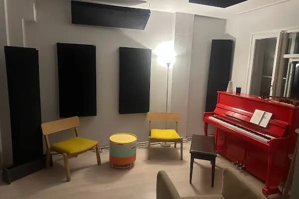 Müzik Sınıfı Sanat Merkezi - Müzik Okulu - İstanbul Adalar