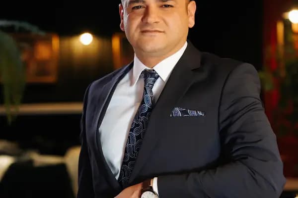 Op. Dr. Uğur ÖNER - Estetik ve Plastik Cerrahi Uzmanı - Estetik Cerrahi Uzmanı - Ankara Çankaya
