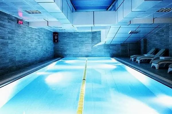 Powerfull Athletic Club - Kapalı yüzme havuzu - İstanbul Küçükçekmece