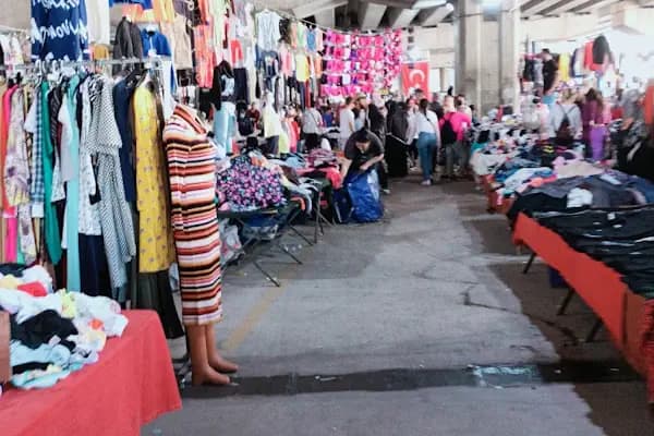 Bornova pazarı - Alışveriş merkezi - İzmir Bornova