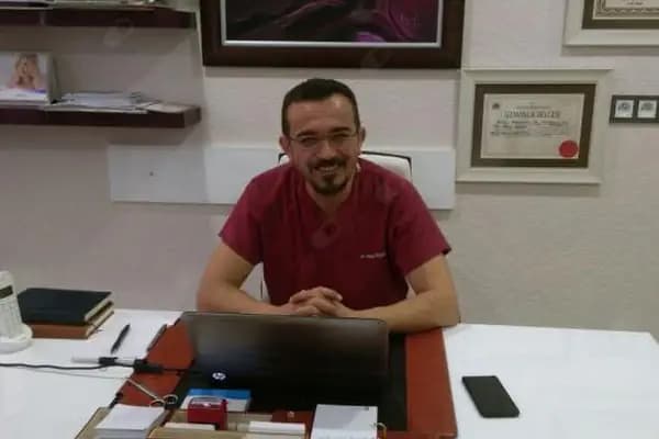 Yrd.Doç.Dr Ragıp Özdemir - Estetik Cerrahi Kliniği - Antalya Konyaaltı