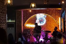 SHOT PUB