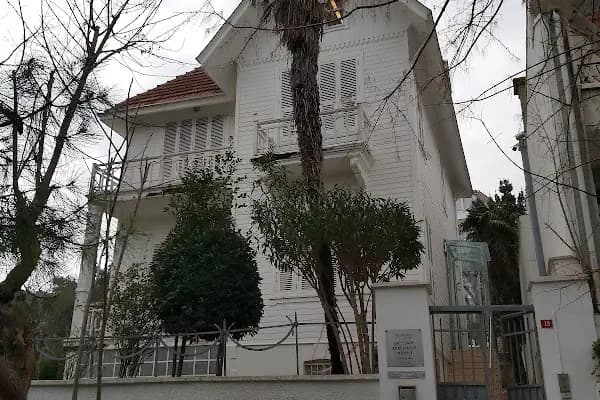 Burgazada Sait Faik Abası Yanık İlköğretim Okulu - Okul - İstanbul Adalar