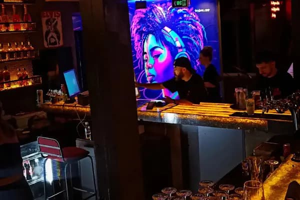 The Elvis - Bar - İzmir Bornova