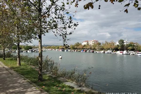 MENEKŞE GÖL AĞZI PARKI - Park - İstanbul Küçükçekmece