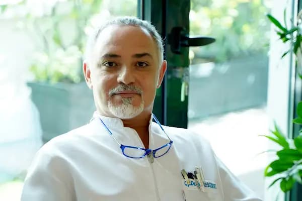 Operatör Doktor Cengiz Bozkurt - Estetik Cerrah - Bursa İznik