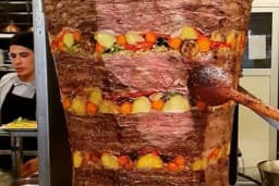 MEŞHUR BODRUM SEBZELİ DÖNERCİSİ-CİHAN USTA DÖNER
