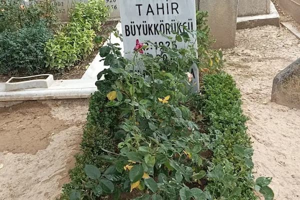 Tahir Büyükkörükçü Hocaefendi Mezarı - Mezarlık - Konya Ahırlı