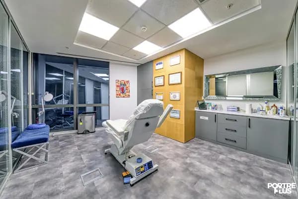 Op. Dr. C. Özerk Demiralp - Plastik, Rekonstrüktif ve Estetik Cerrahi Uzmanı - Estetik Cerrahi Kliniği - Ankara Çankaya