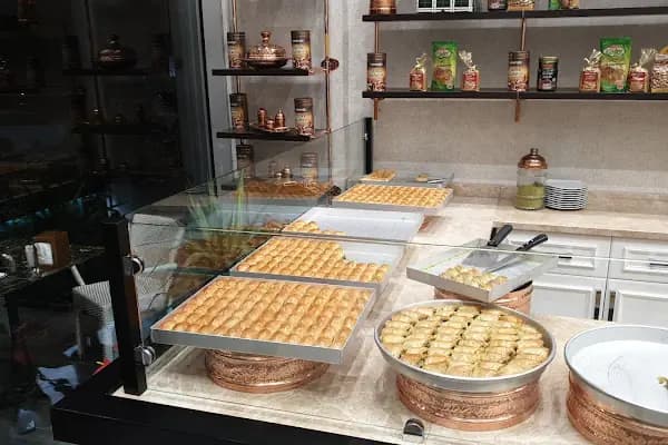 ŞEF BAKLAVALARI MAHMUTBEY ( Baklava, Künefe , Katmer ) - Tatlı Dükkanı - İstanbul Bağcılar