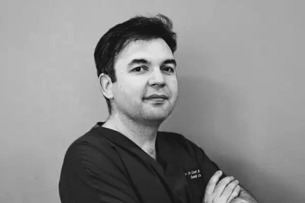 Op. Dr. Cenk Melikoğlu/İZMİR ESTETİK CERRAH/MEME ESTETİĞİ/KARIN GERME - Estetik Cerrahi Kliniği - İzmir Çiğli