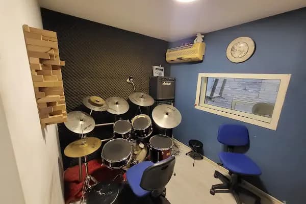 Güz Sanat Akademi Kursu - Gitar Kursu, Piyano Kursu, Keman, Bateri, Drama, Resim, Tiyatro - Eğitim Kurumu - İzmir Karabağlar