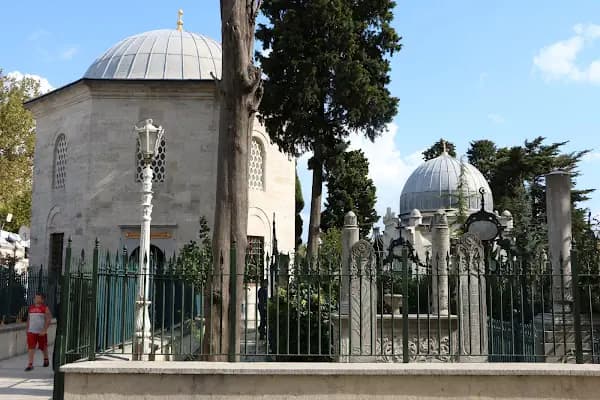 Gülbahar Hatun Türbesi - Cami - İstanbul Şişli