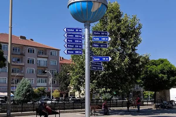 Akşehir Dünyanın Ortası Anıtı - Yürüyüş Alanı - Konya Akşehir
