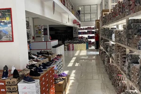 Gezer Ayakkabı İzmir Buca Fabrika Satış Mağazası - Ayakkabı mağazası - İzmir Aliağa