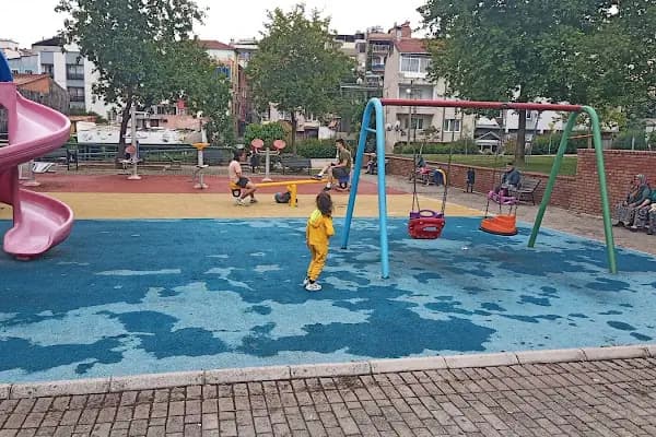 İzmir Büyükşehir Belediyesi Vali Parkı - Park - İzmir Karabağlar