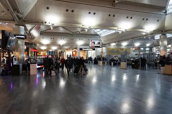 Atatürk Havalımanı - Metro İstasyonu - İstanbul Bakırköy